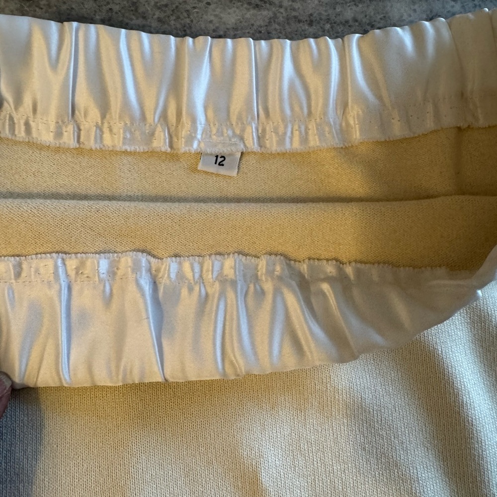 St. John Cream Skirt Set with Patterned Trim - Picture 3 of 7
